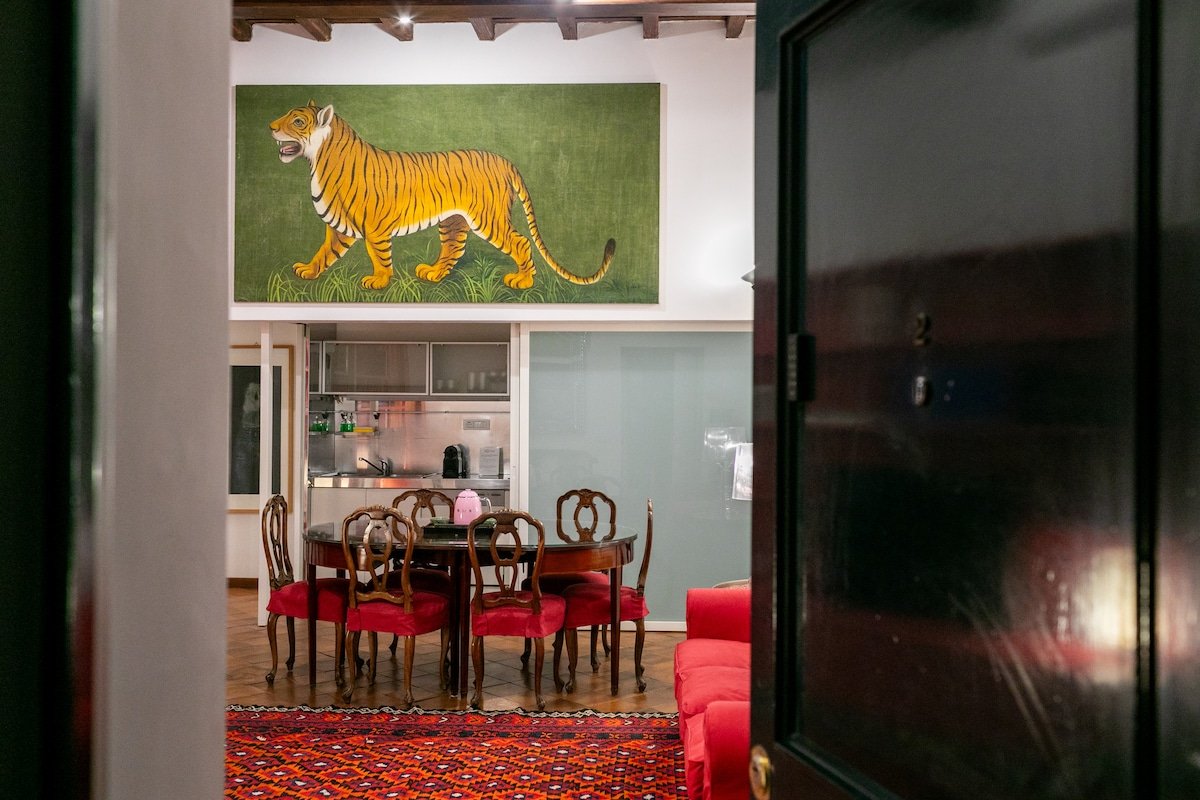 Vittoria Family 2 bedroom Apartment Spanish steps gallery image 2