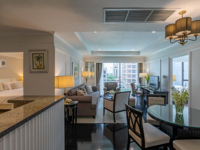 Vibrant BKK Exploration Spacious 2BR – BTS Chitlom