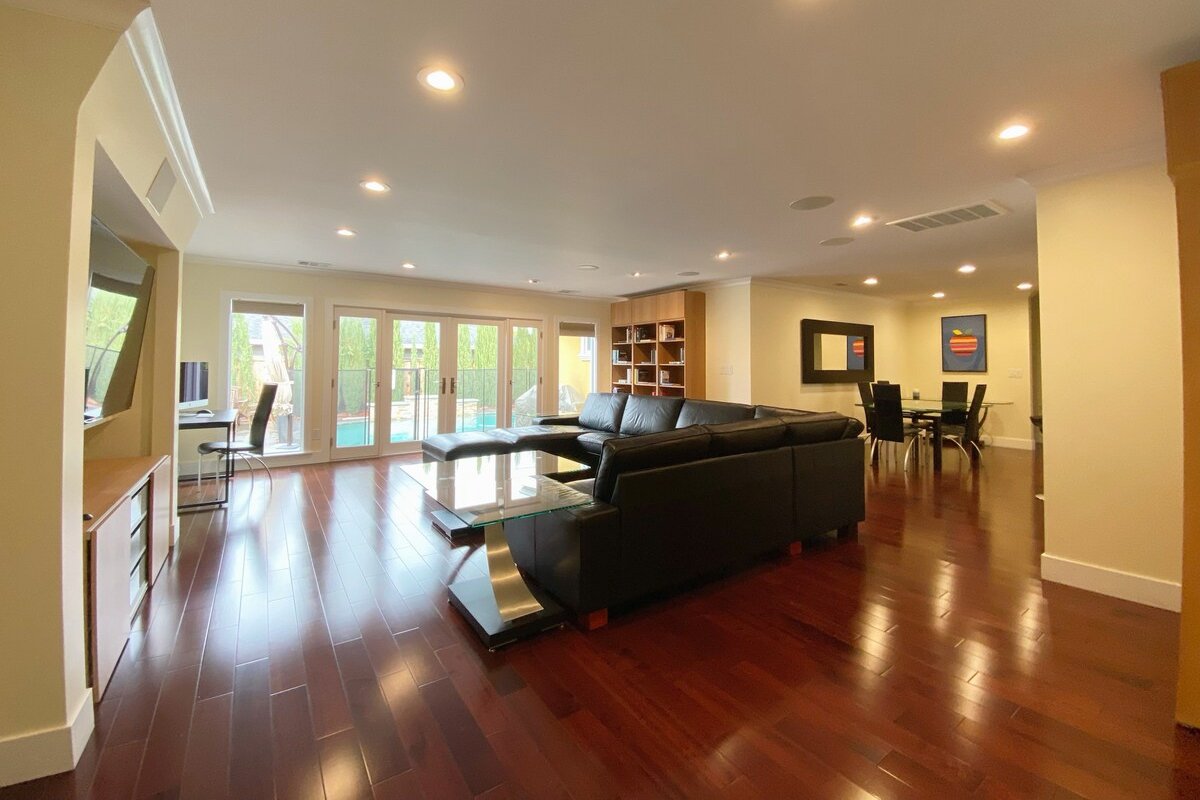 Luxury 4-Suite Carbon-Neutral Home With Pool gallery image 3