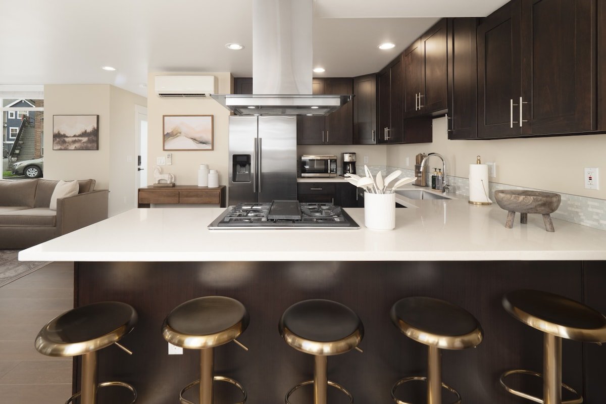 Modern Townhome w/ Rooftop Deck, Walk to Greenlake gallery image 5