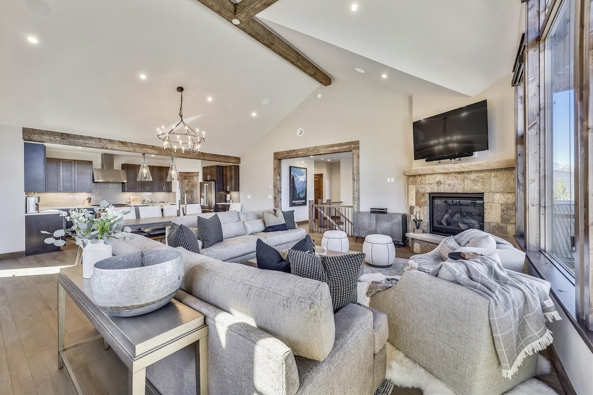 Cocoa Cabin-Newly Built, Luxuriously Furnished gallery image 5