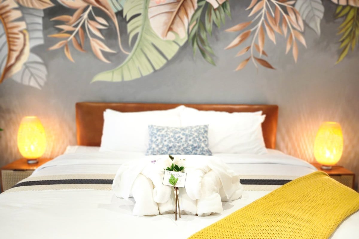 Asoke’s Hidden Gem – Cozy Stay Next to the Park! gallery image 3