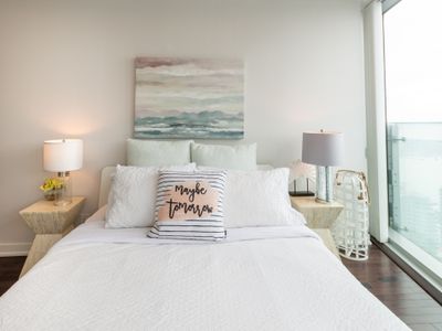 Stunning 2 bds with Lake and CN Tower View