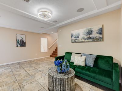 comfortable house/3 storynear airportcasino outlet