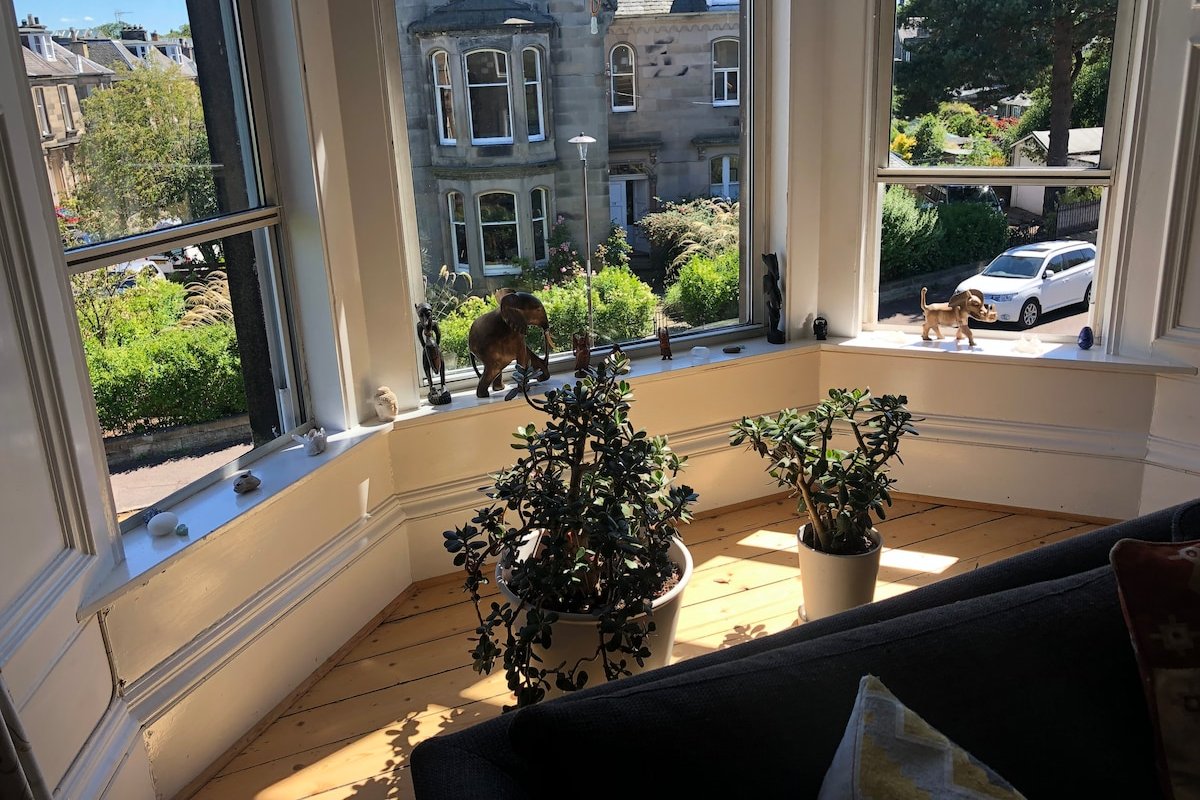 Beautiful 4 bed 2 bath family home Nr George Sq gallery image 5