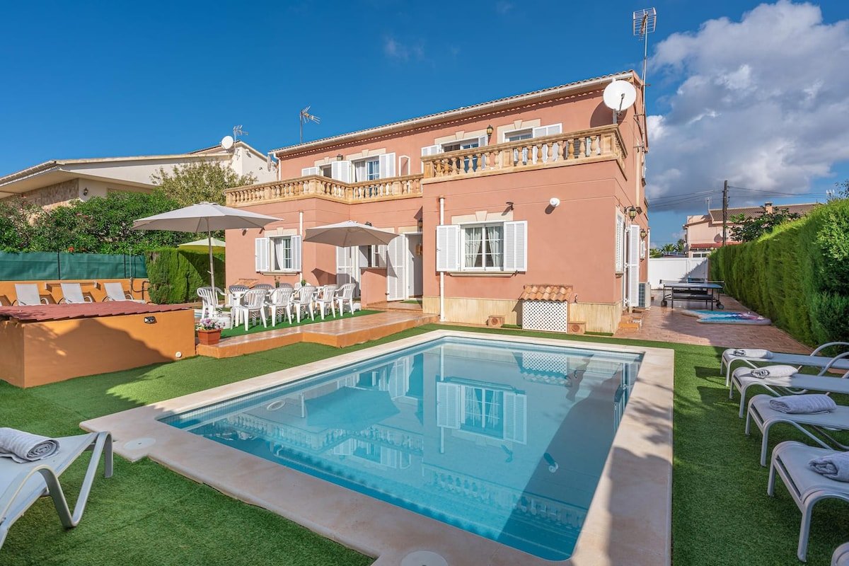 2 Villas with heated pool, large groups gallery image 4