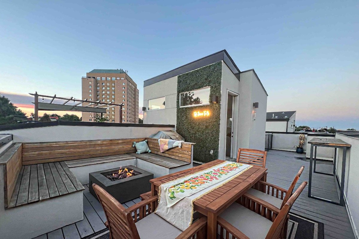 LoHi Townhome with Rooftop Deck & Mountain Views gallery image 2