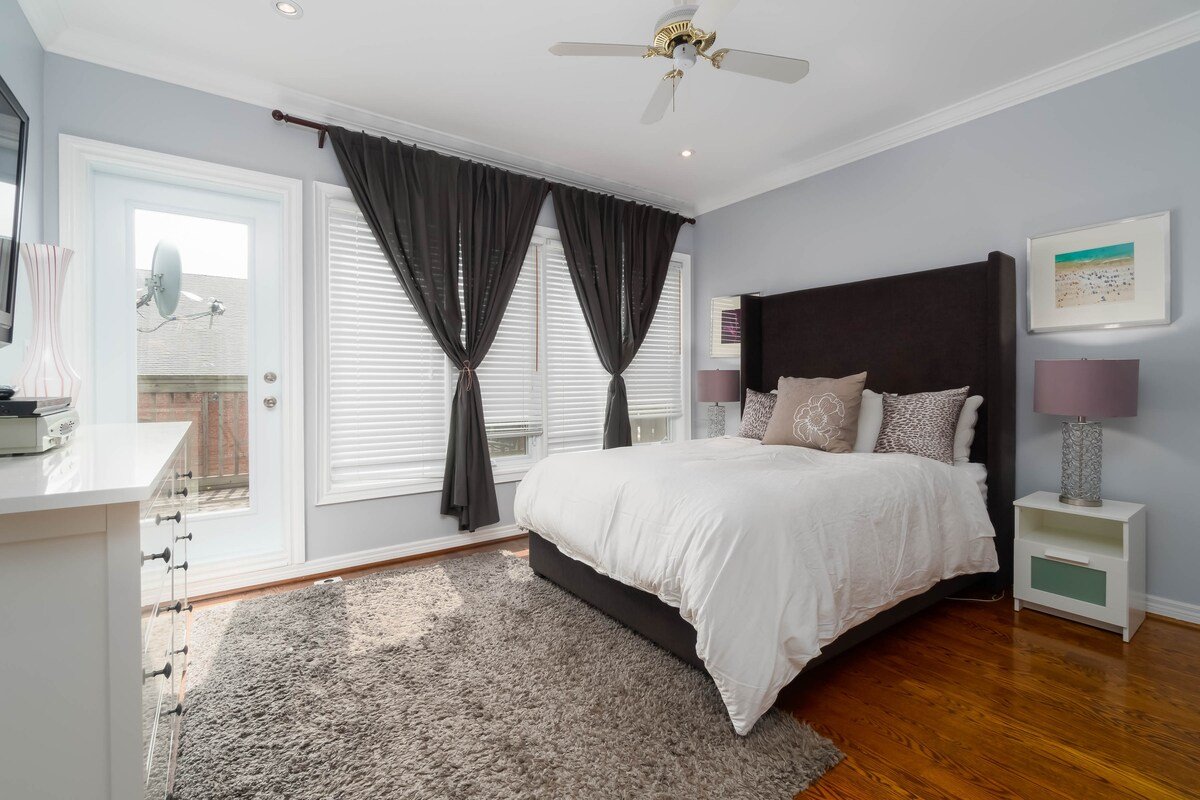 Big & Bright House + Parking & Great Beds gallery image 5