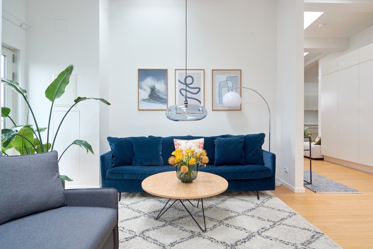 Boutique apartment & central location with balcony gallery image 2