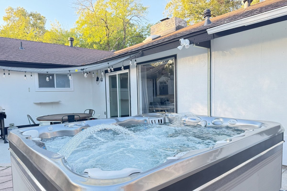 Heated Pool/Spa/MiniGolf home near Downtown/Domain gallery image 5