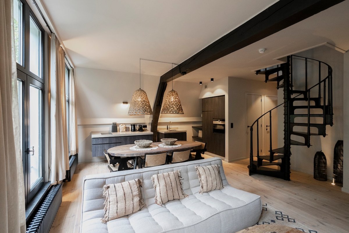 Luxury Barolo Appartamento in historic Antwerp gallery image 2