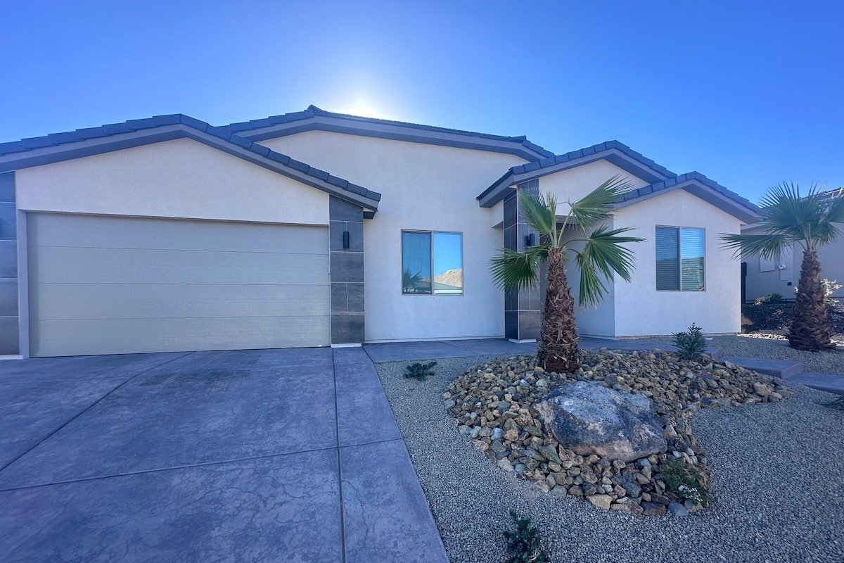 4BR Oasis • Heated Pool • Spa • Casinos & Golf! gallery image 4