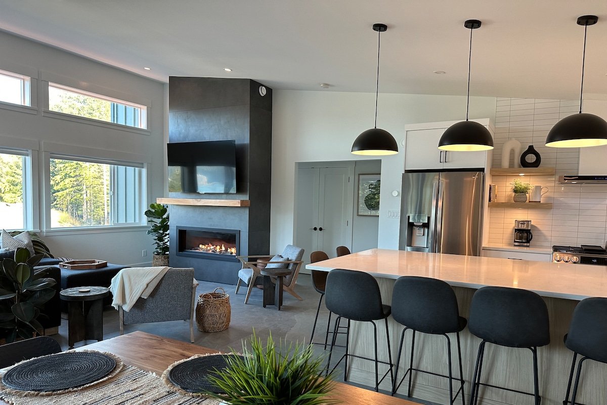 Beachview Retreats Luxury w/Hot tub & View gallery image 2