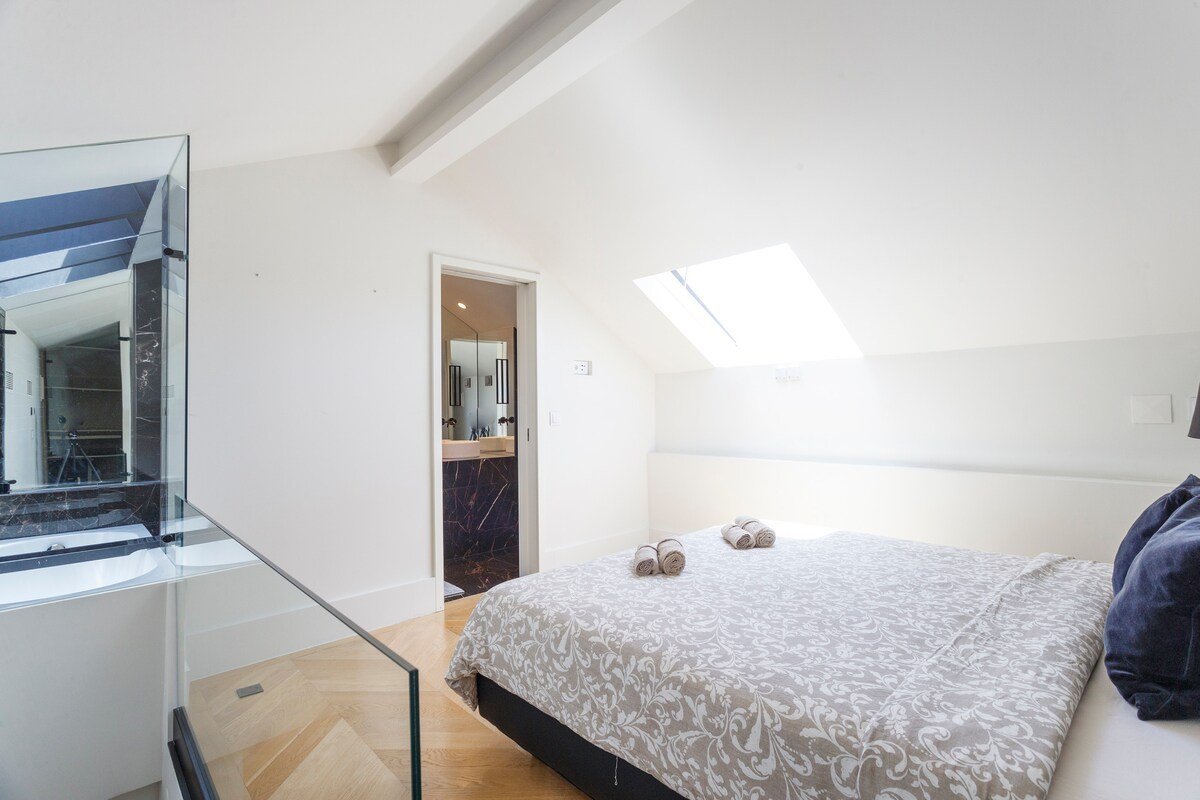 Unique Penthouse 3 Suites gallery image 4