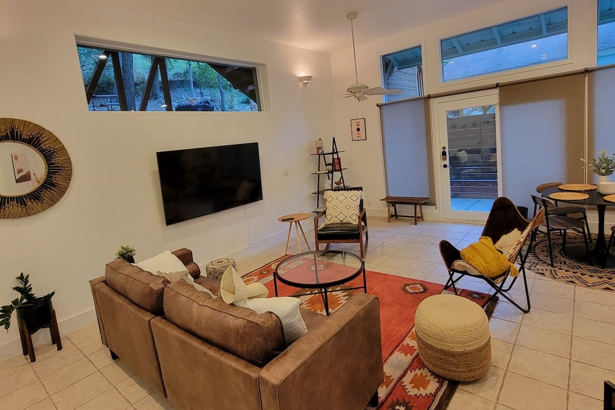 9 Bedroom 7 Bath across Springs gallery image 4