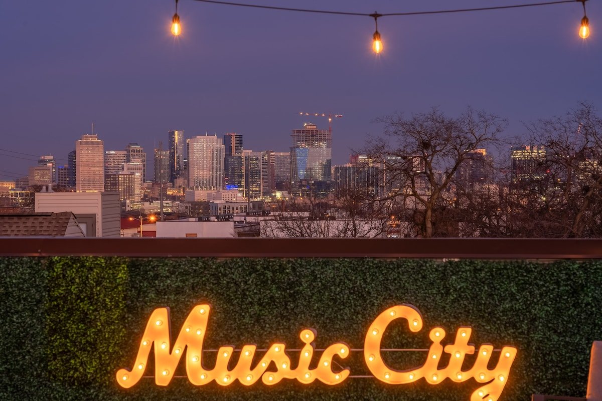 TheSkyline! •Insta •Game Room •15 beds •Hot Tub gallery image 2