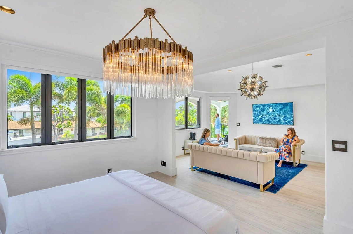 Las Olas Isles | Waterfront Villla | Isle Key gallery image 3