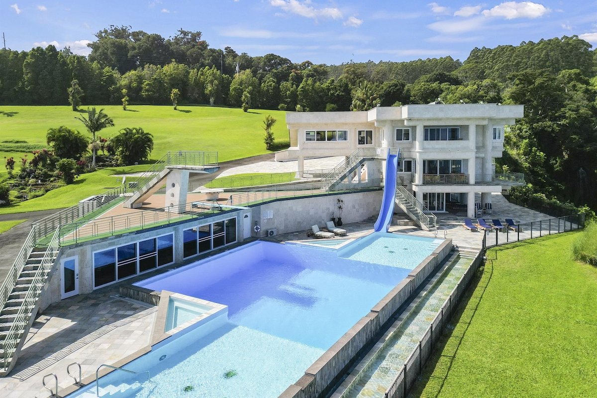 Waterfalling Estate: Oceanfront Luxury w/ Pool gallery image 3