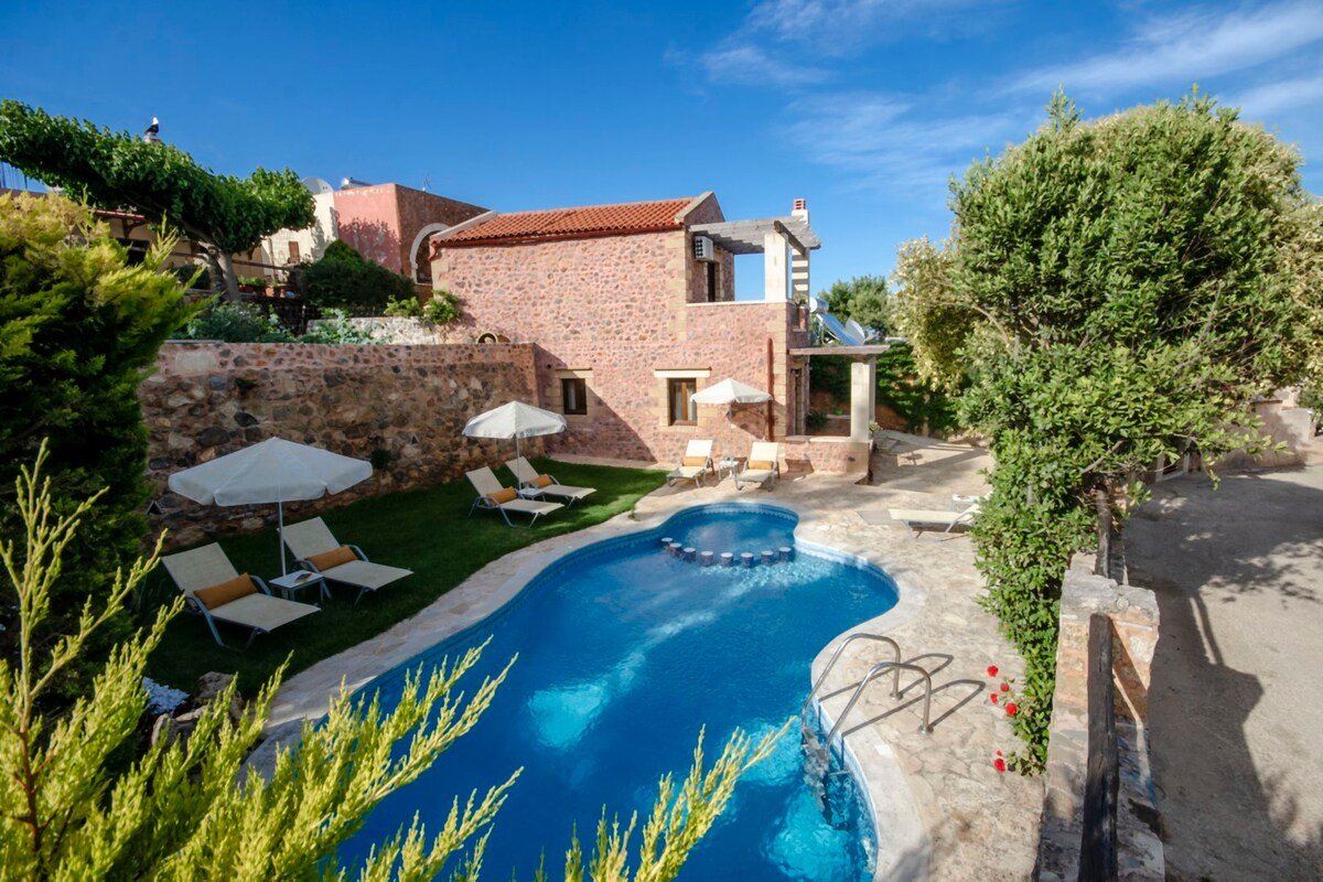 Big villas complex 20 sleeps * 3 Private pools gallery image 5