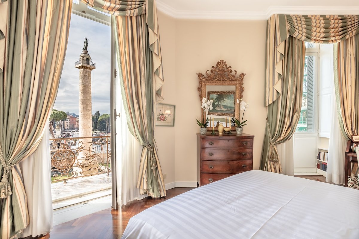 The View Colonna Traiana: Boutique Luxury Home