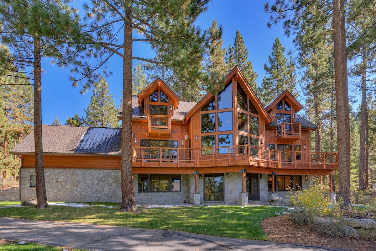 5-Bedroom Lake Tahoe Gem | Deck & Hot Tub (Tall