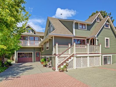 Character Stay across Swan Lake Nature Sanctuary