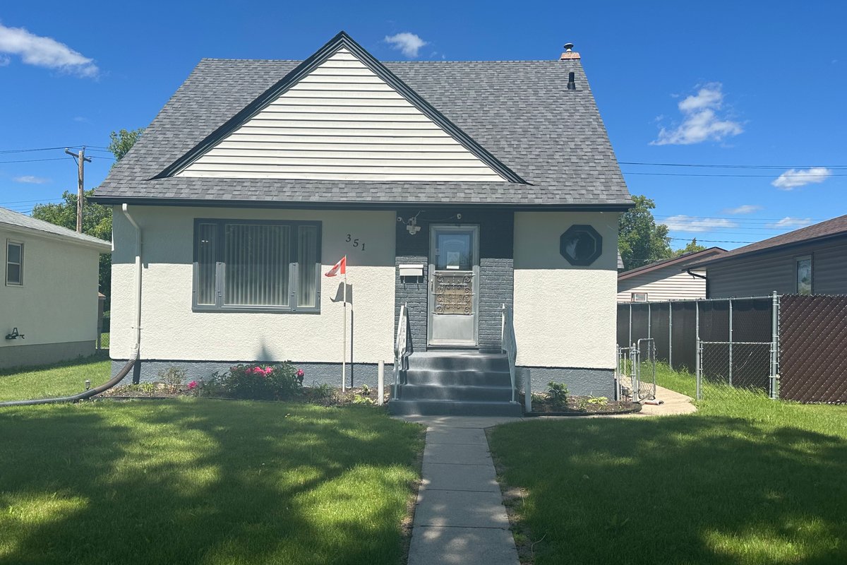Spotless 4 bedrooms , 4 Beds, Sleep 8 in Winnipeg
