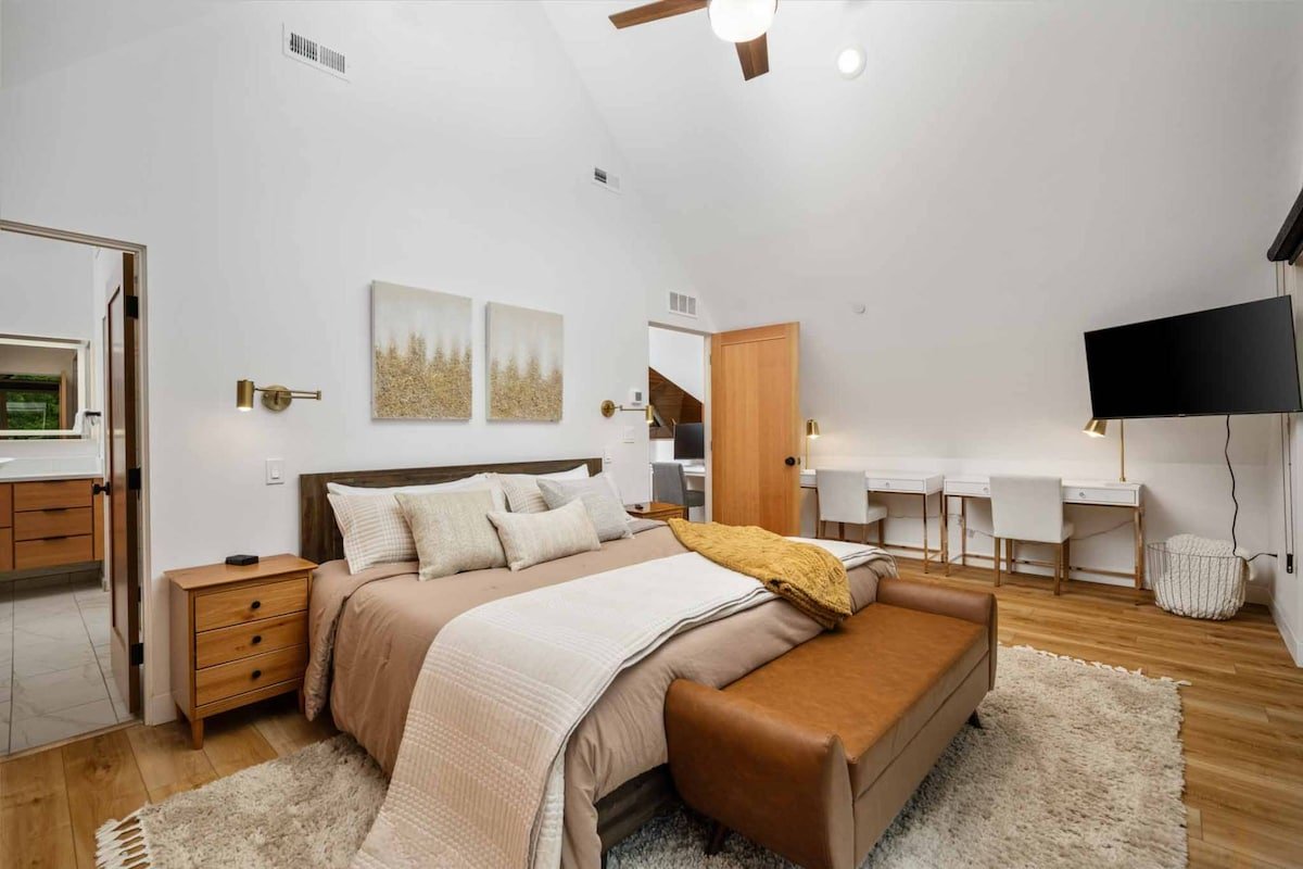 Luxury Mt. Hood Retreat w/ Swim Spa & Game Loft gallery image 2