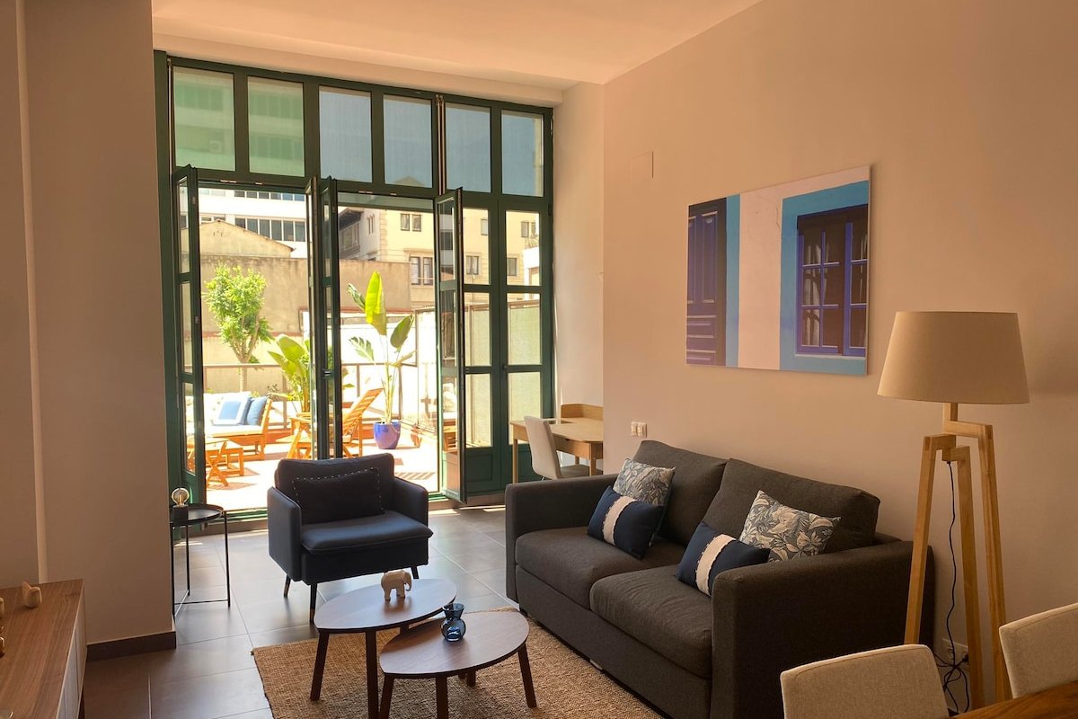 Sunny 2BR w/ Terrace, Pool & A/C – Central BCN gallery image 3