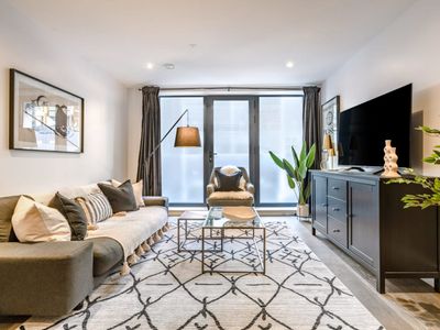 Boutique Bloomsbury Duplex with Modern Finishes