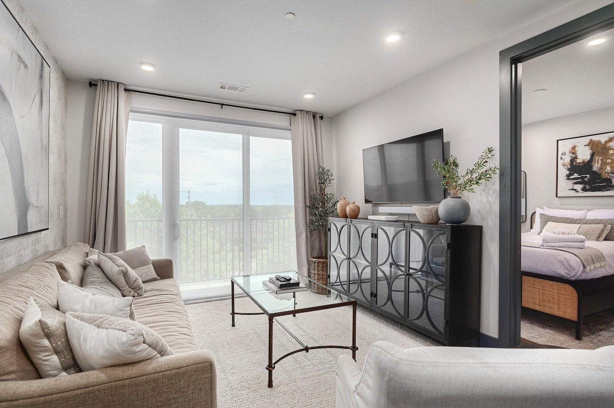 Luxury Downtown | Walk to Broadway | Comfort Beds gallery image 5