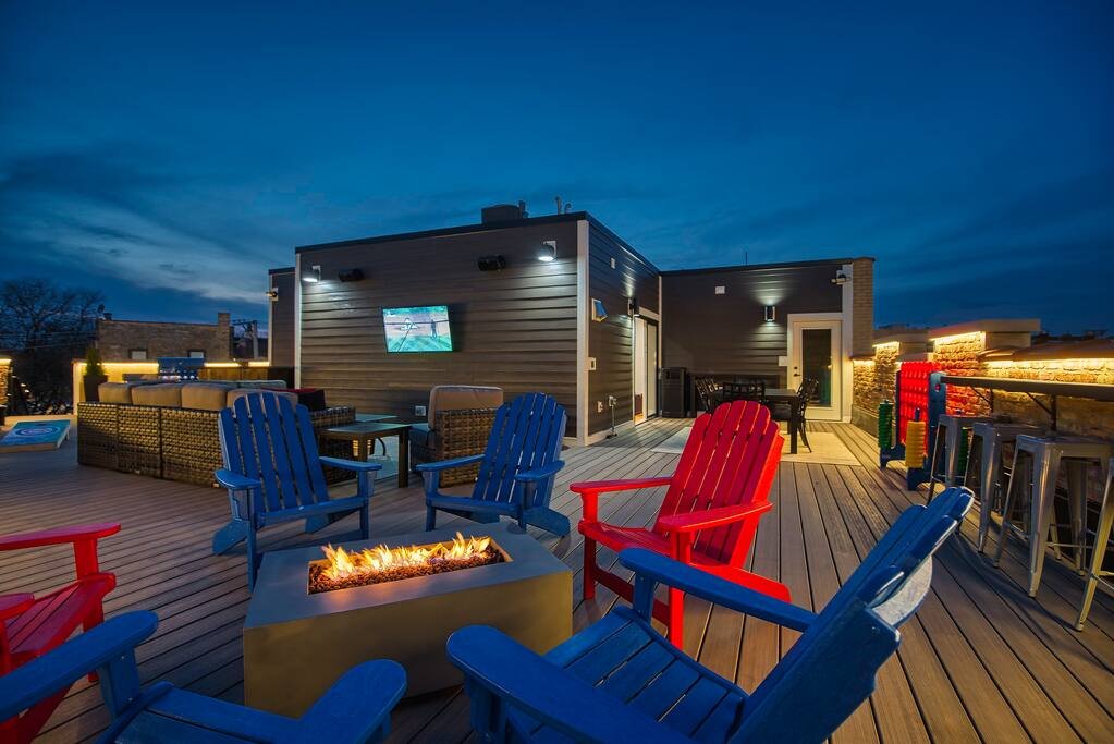 The Waveland Room 4 Bed/4bath Private Roof-Deck! gallery image 3