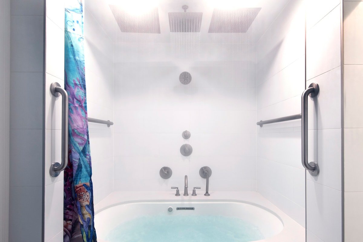 Jetted Tub, King, Steam Rm, Museum, Zoo, Sleeps 20 gallery image 5