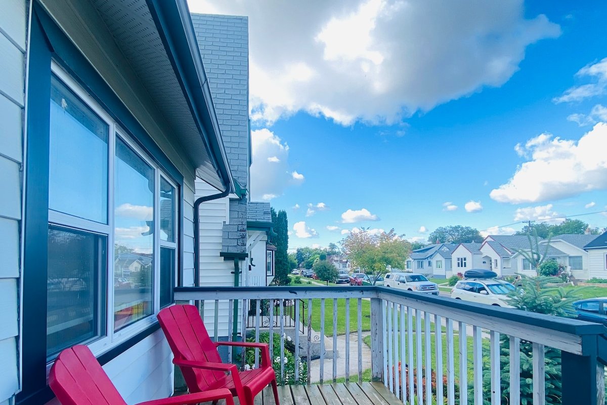 5 mins to Polo Park|Fenced Yard|Free Parking|Wi-Fi gallery image 5