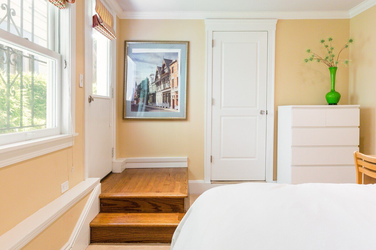 Elegant, Spacious Marina Home Parking By Golden Gate Bridge gallery image 3