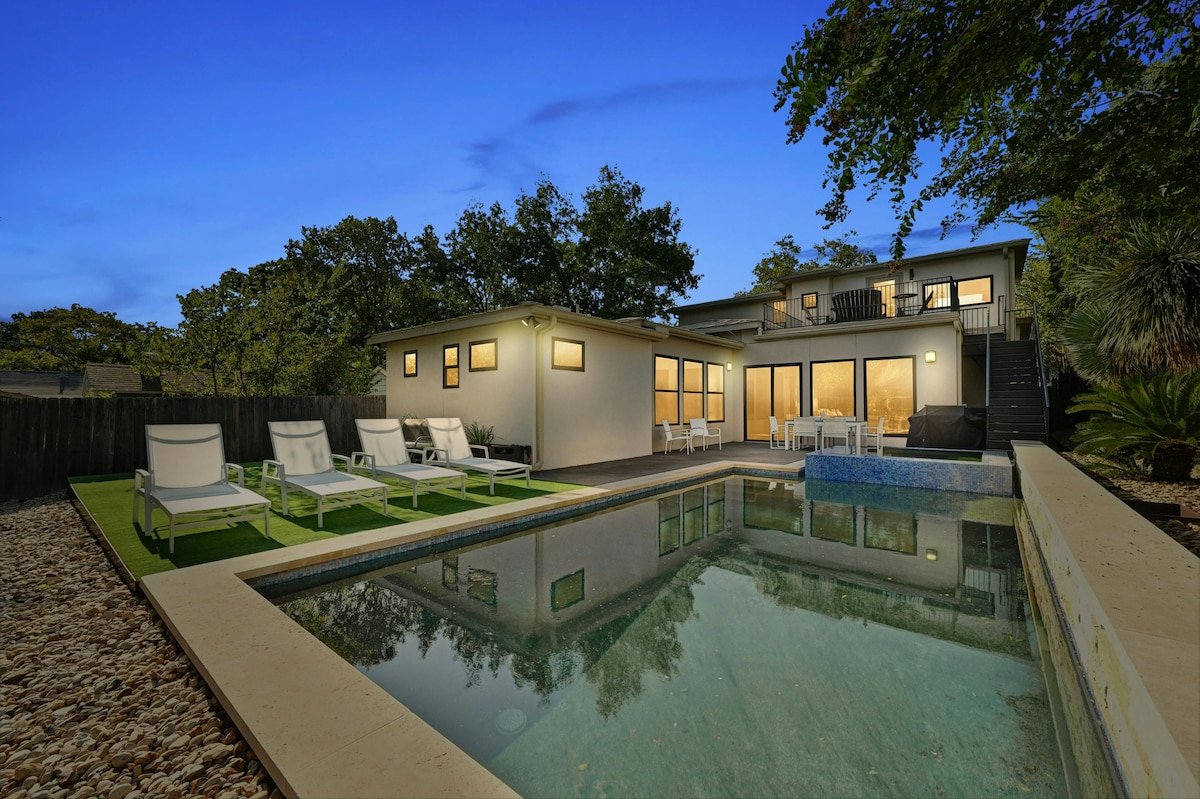 Stunning Mid-century Perfection, Pool and Hot Tub! gallery image 3
