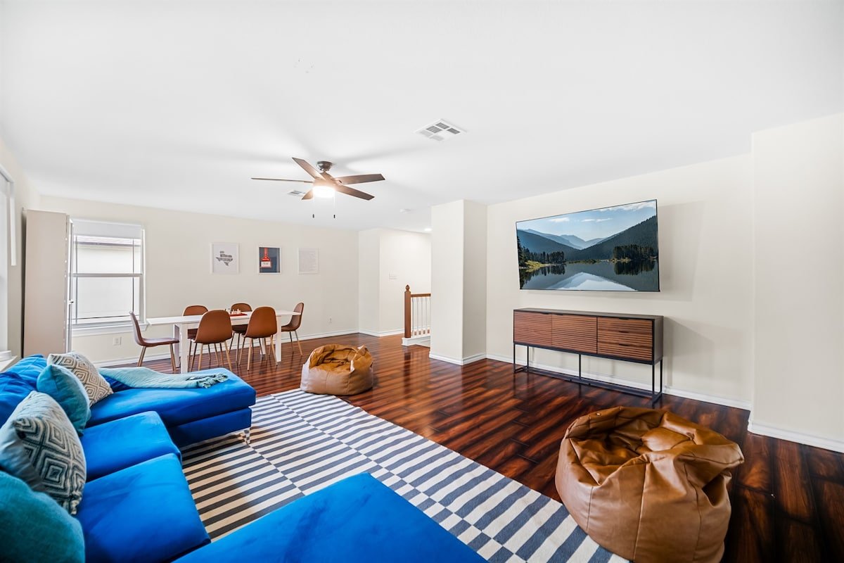 Huge 4000sqft Home ~Game Room~ Safe Neighborhood gallery image 4