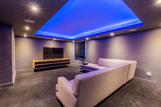 Photo 5 of Villa Constantia accommodation in Constantia, Cape Town with 7 bedrooms and 7 bathrooms