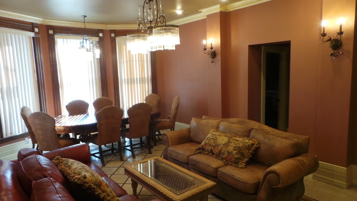 Unique Historic Victorian Mansion near Downtown gallery image 5