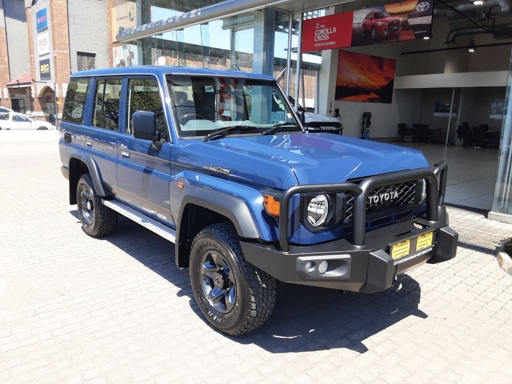 TOYOTA LANDCRUISER 76 2.8 GD-6 VX S W A T for Sale in South Africa