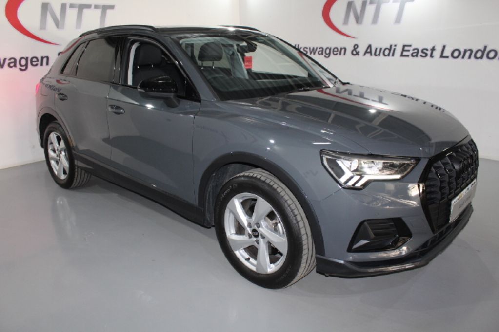 AUDI Q3 35 TFSI S TRONIC ADVANCED for Sale in South Africa