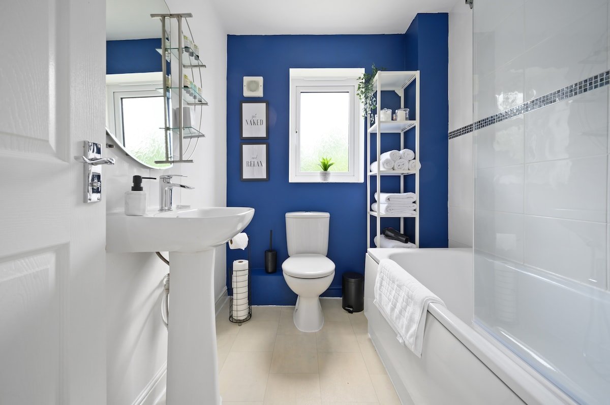 Manchester cozy house 6mins to city centre,parking gallery image 4