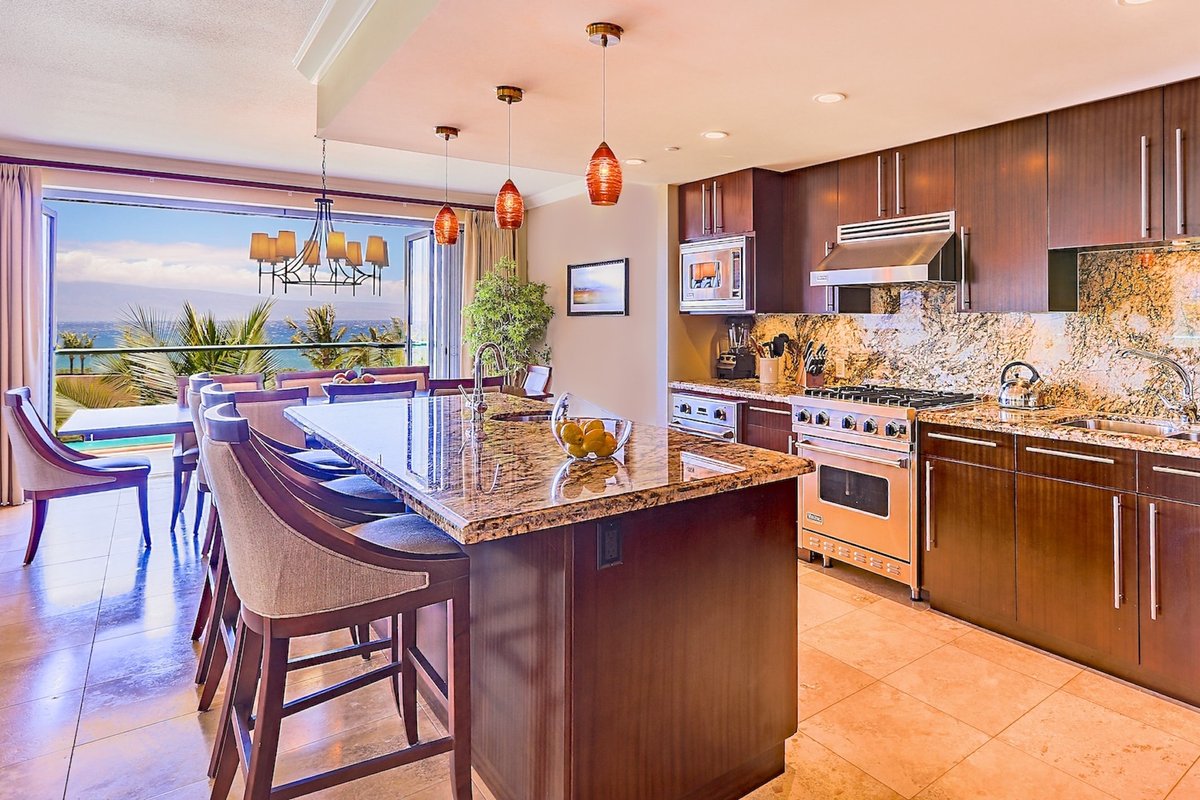 Maui Resort Rentals: Honua Kai 6BR+DEN