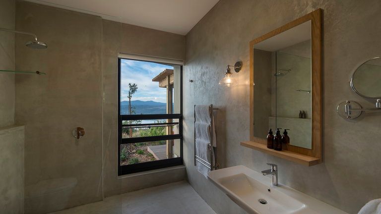 Alkira Lodge Lakeview Rooms