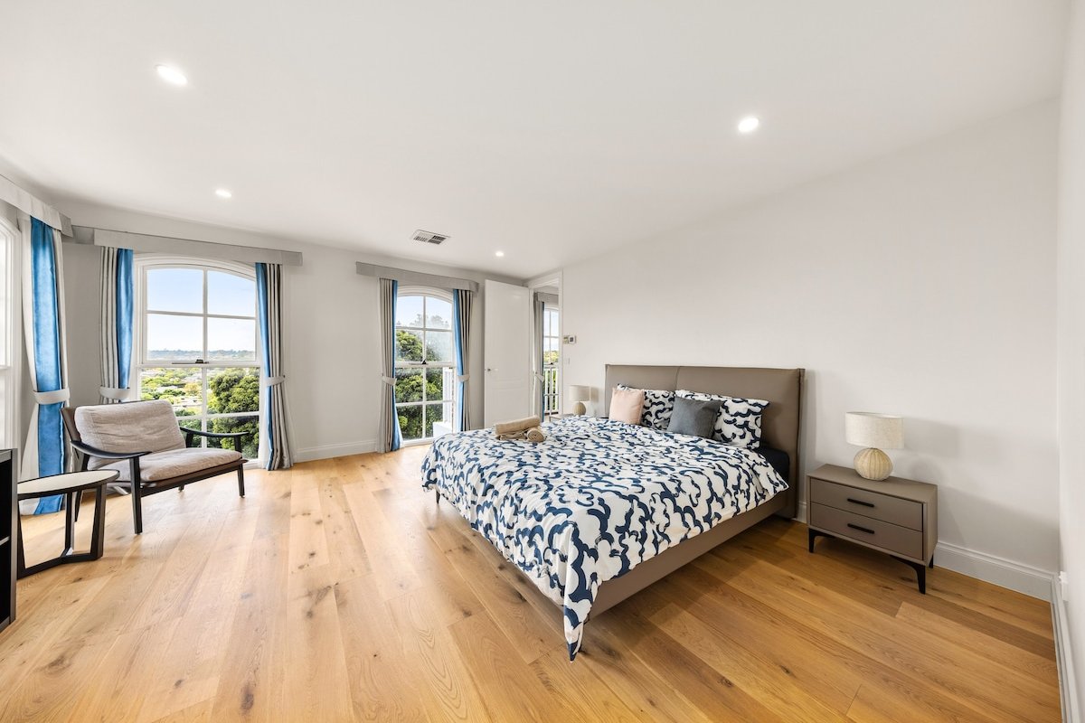 Entire Luxury 5-Ensuite Home in Templestowe Lower gallery image 2