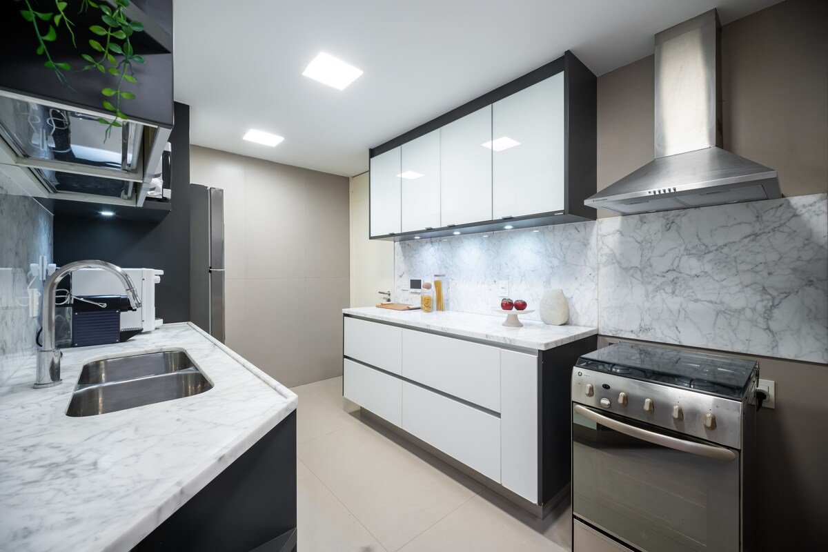 Leblon | 3 suites, 1st Block from the Beach gallery image 4