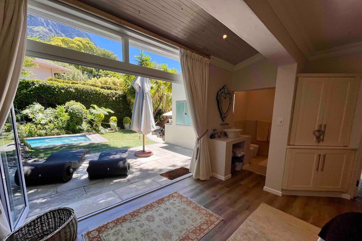 Rose Cottage By Kirstenbosch/Inverter gallery image 3