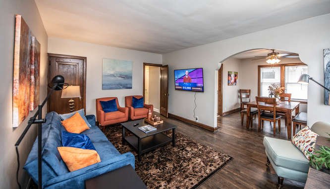 Entire Minnehaha Bungalow Lrail/DT/MOA by Lux Life gallery image 4