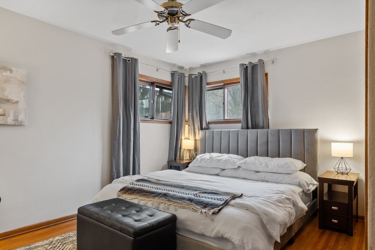 Cozy Home on Convenient Summit Ave gallery image 5