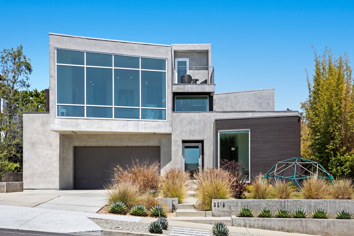 Large Modern House by Santa Monica + Venice